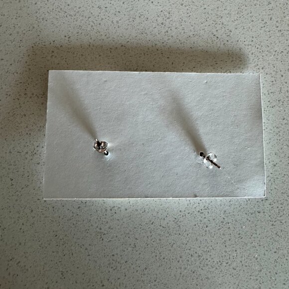 Twenty Two West - Black / White Ceramic Stud Earrings - Picture 3 of 3